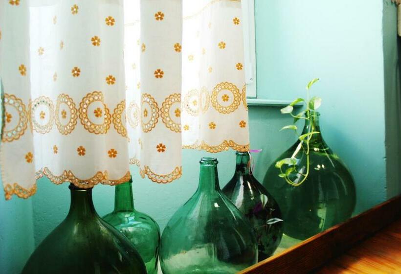 Номер Стандарт Вид на Горы, Eau Berges