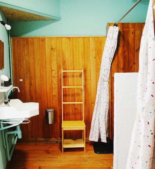 Номер Стандарт Вид на Горы, Eau Berges