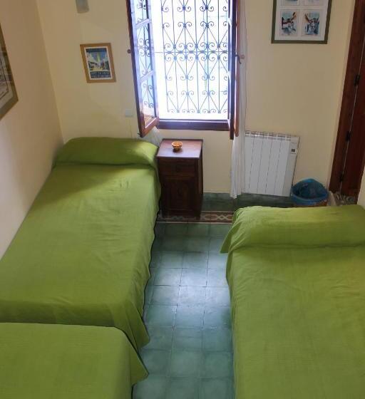 Standaard Driepersoonskamer, Gernika