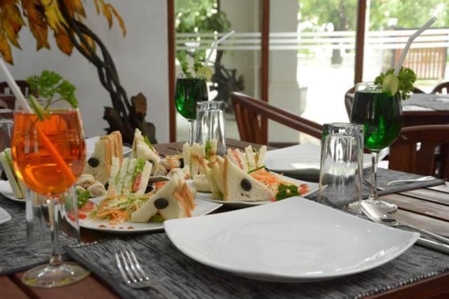 デラックスルーム, Trinco Rest House