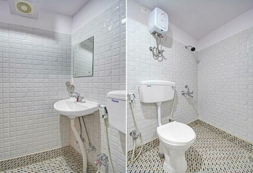 חדר סטנדרט, Goroomgo Vhyom Sky Palace Near Sakherbazar Metro Station Kolkata