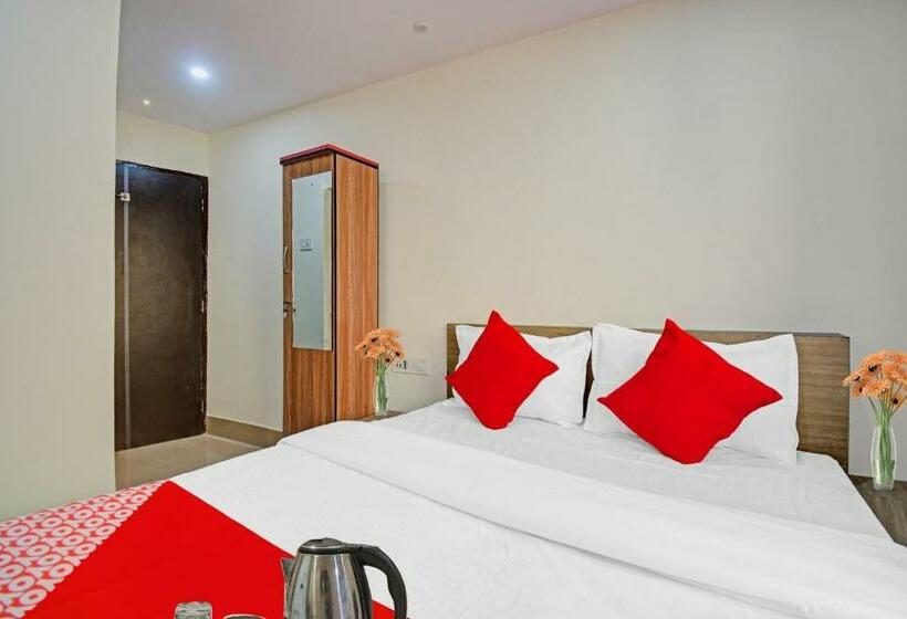 חדר סטנדרט, Goroomgo Vhyom Sky Palace Near Sakherbazar Metro Station Kolkata