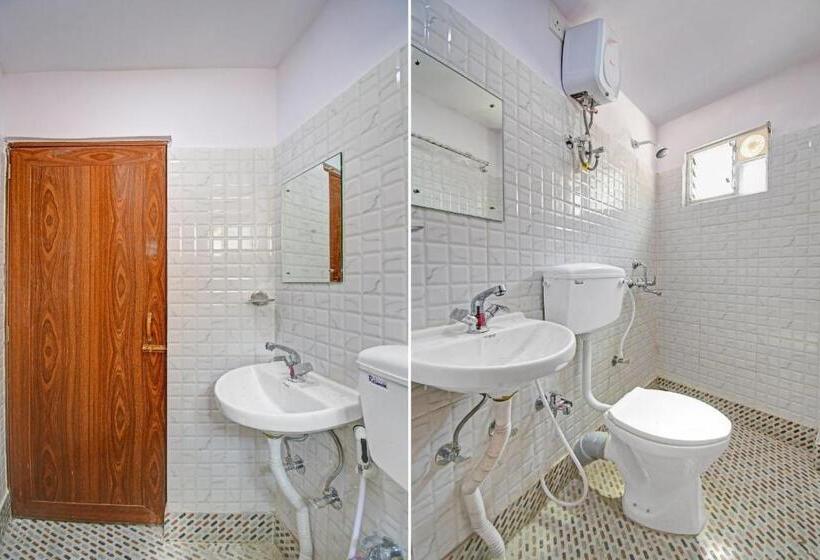 חדר דלוקס, Goroomgo Vhyom Sky Palace Near Sakherbazar Metro Station Kolkata