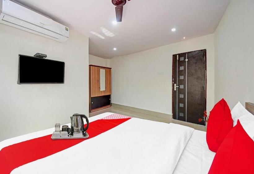 חדר דלוקס, Goroomgo Vhyom Sky Palace Near Sakherbazar Metro Station Kolkata