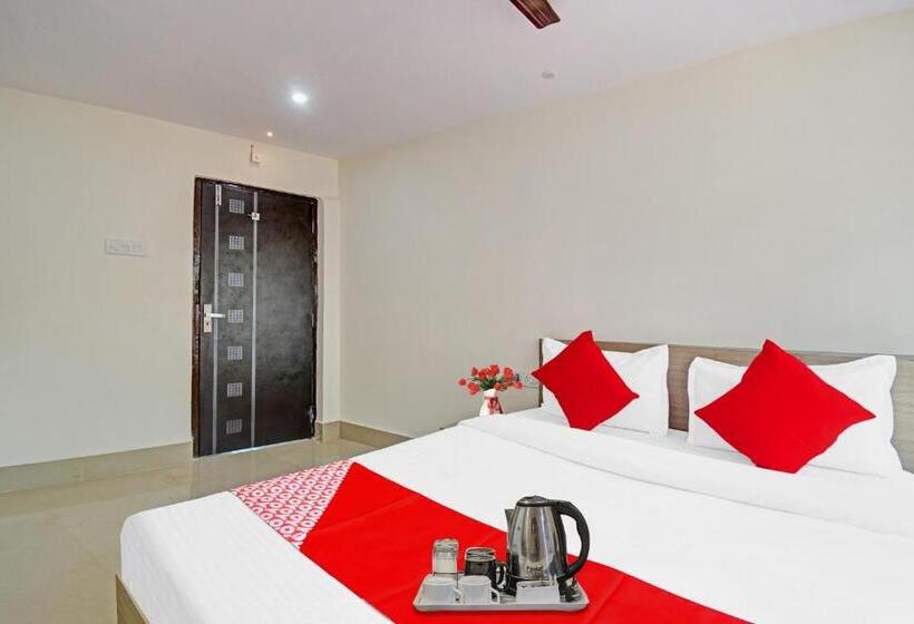 חדר דלוקס, Goroomgo Vhyom Sky Palace Near Sakherbazar Metro Station Kolkata