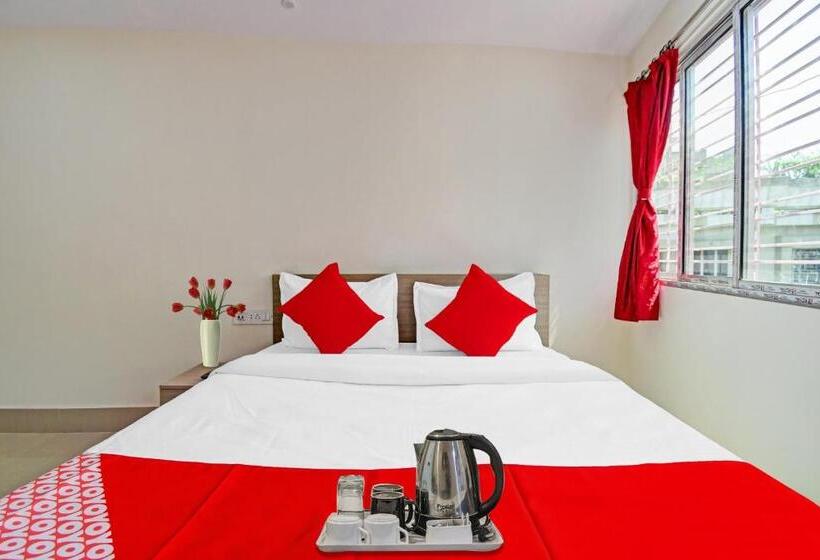 חדר דלוקס, Goroomgo Vhyom Sky Palace Near Sakherbazar Metro Station Kolkata