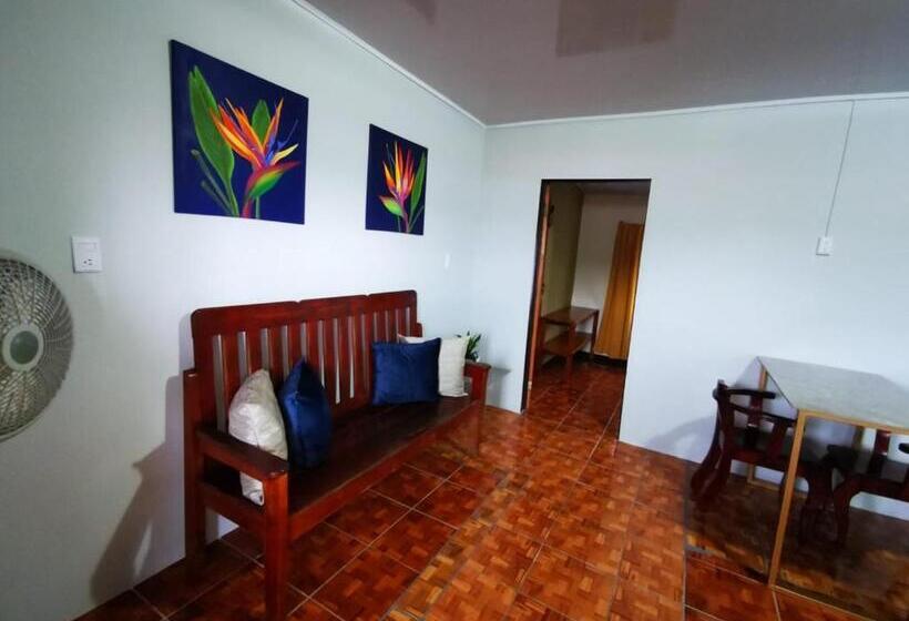 Апартаменты 1 Спальня, The Corner Airbnb