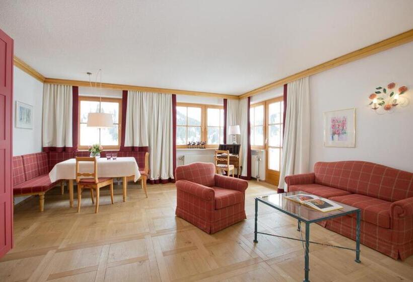 高级套房, Angela