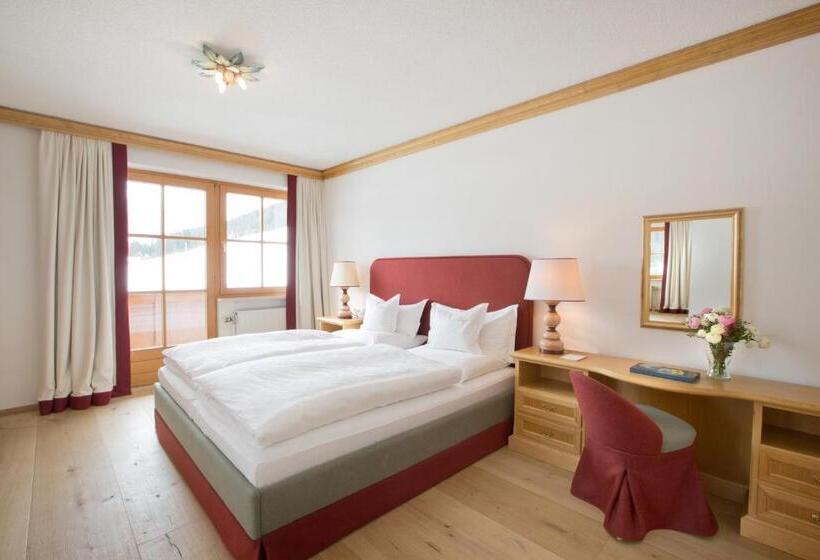 高级套房, Angela