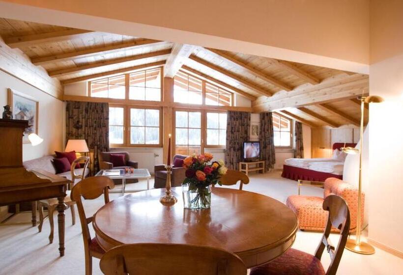 高级套房, Angela