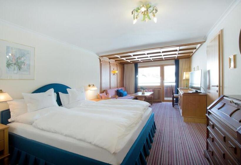 小型套房, Angela