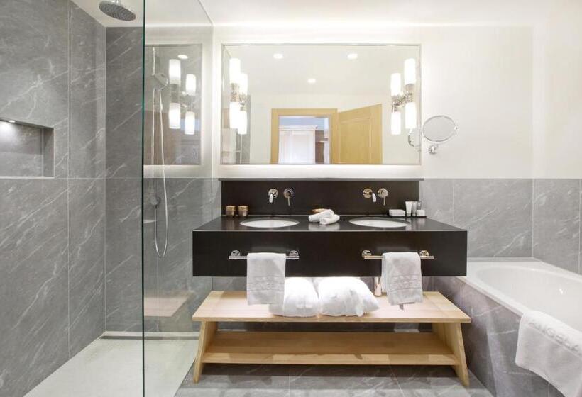 带2个卧室的公寓, Angela