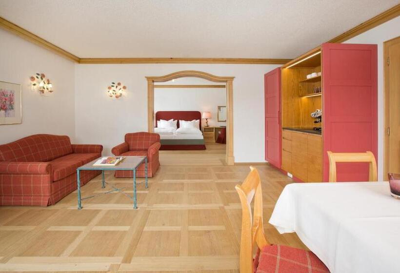 带2个卧室的公寓, Angela