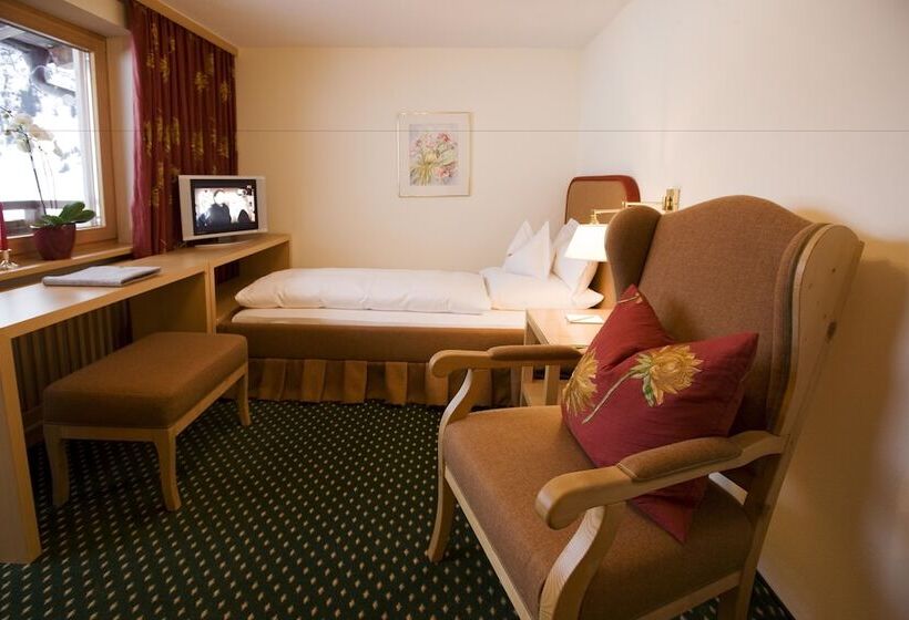 标准单人间, Angela