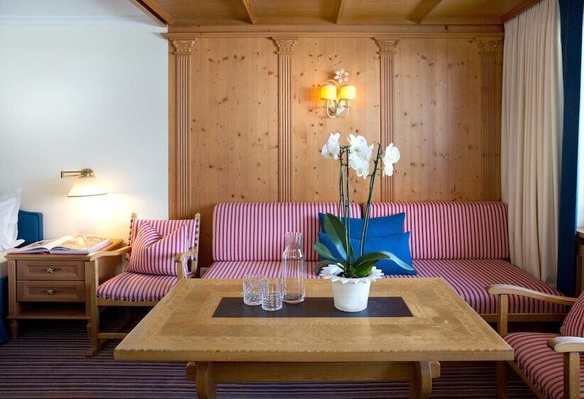 小型套房, Angela