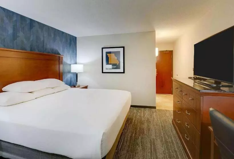 キングサイズベッドのデラックスルーム, Drury Inn & Suites St. Louis St. Peters