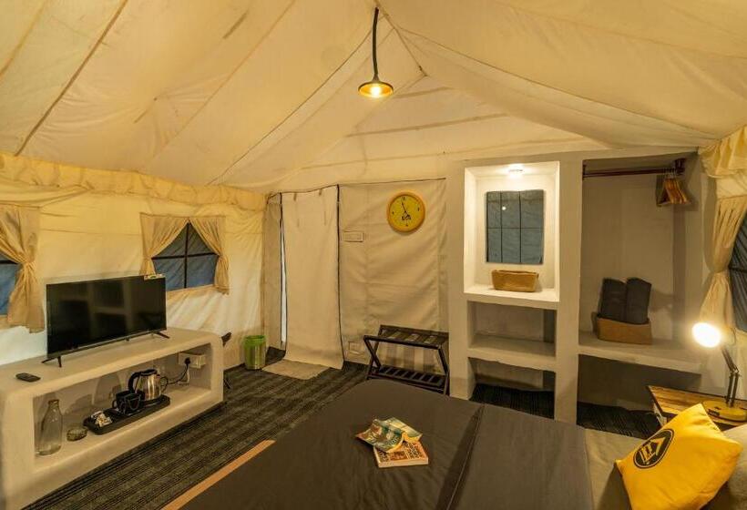 Deluxe Tent, The Hosteller Kasol Riverside