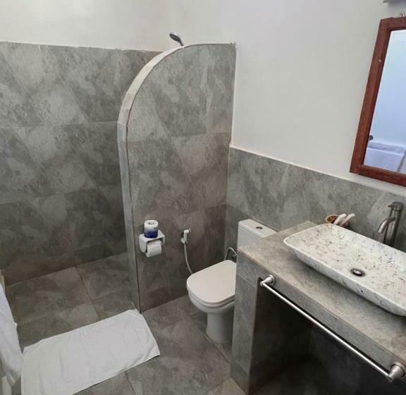 اتاق لوکس با تخت بزرگ, Nungwi Beach Front