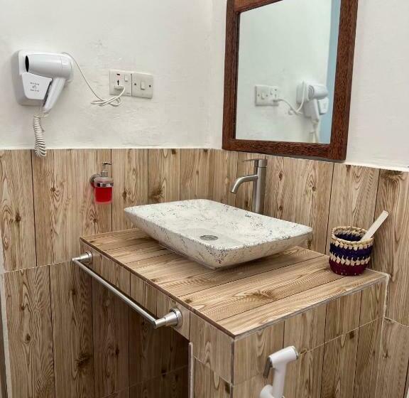 اتاق لوکس با تخت بزرگ, Nungwi Beach Front