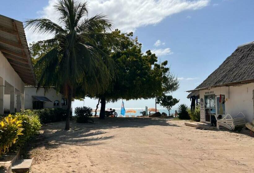 اتاق لوکس با تخت بزرگ, Nungwi Beach Front