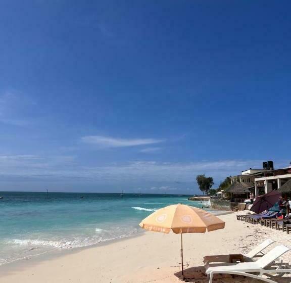 اتاق لوکس با تخت بزرگ, Nungwi Beach Front