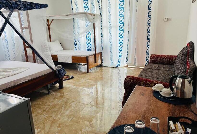 اتاق راحتی سه تخته, Nungwi Beach Front