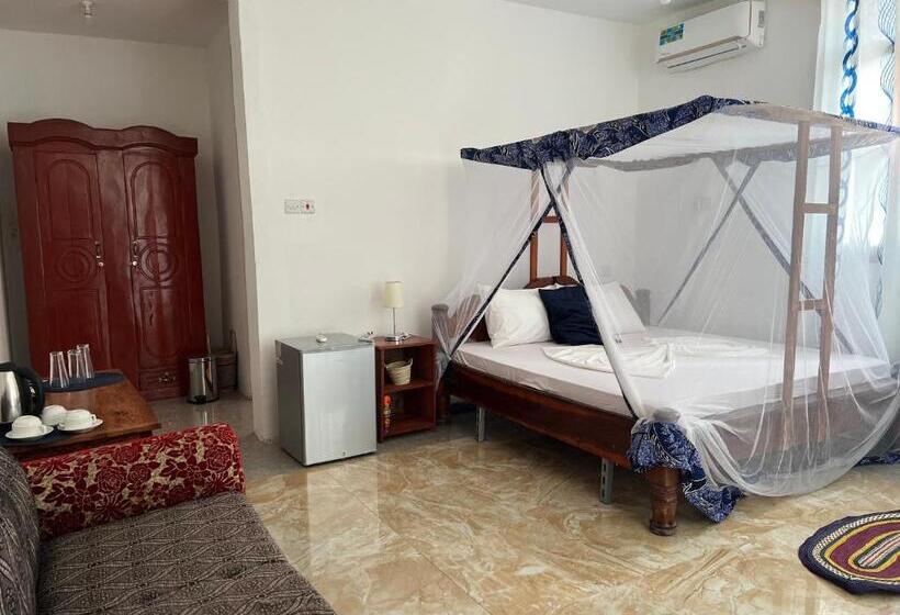 اتاق راحتی سه تخته, Nungwi Beach Front