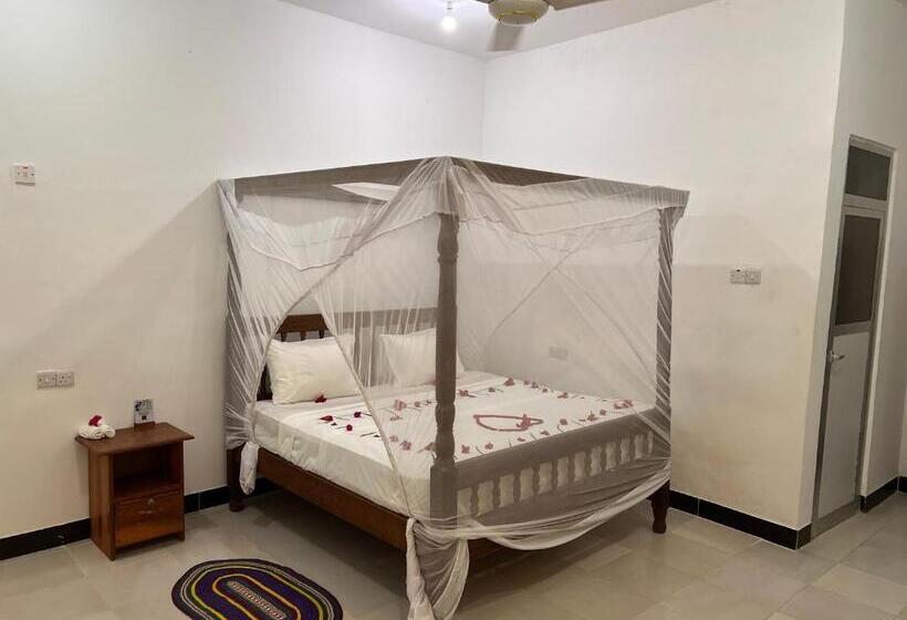 اتاق لوکس با تخت بزرگ, Nungwi Beach Front