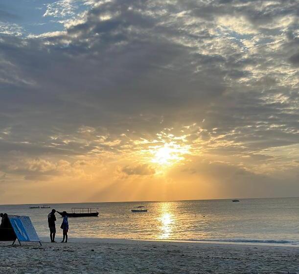 اتاق لوکس با چشمانداز باغ, Nungwi Beach Front