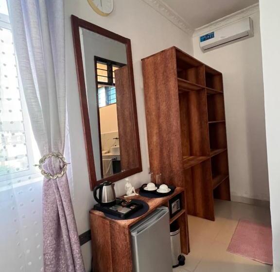 اتاق لوکس با تخت بزرگ, Nungwi Beach Front