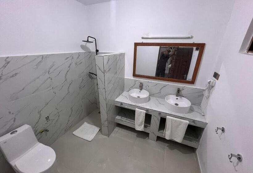 اتاق خانوادگی, Nungwi Beach Front