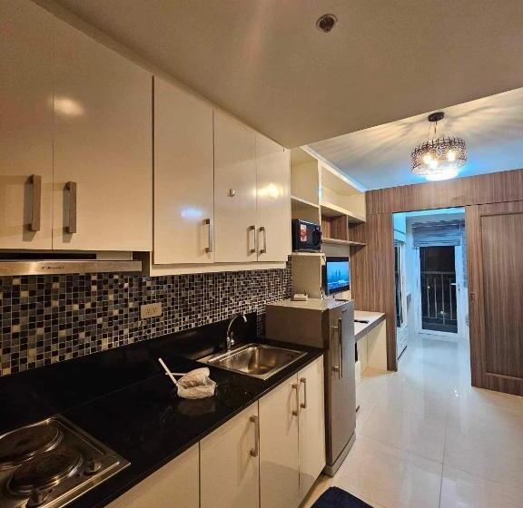 דירת חדר נוף לבריכה, Cozy Staycation At Shell Residences