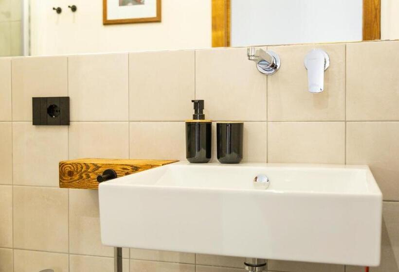 اتاق استاندارد سه نفره, Iknos Accommodation