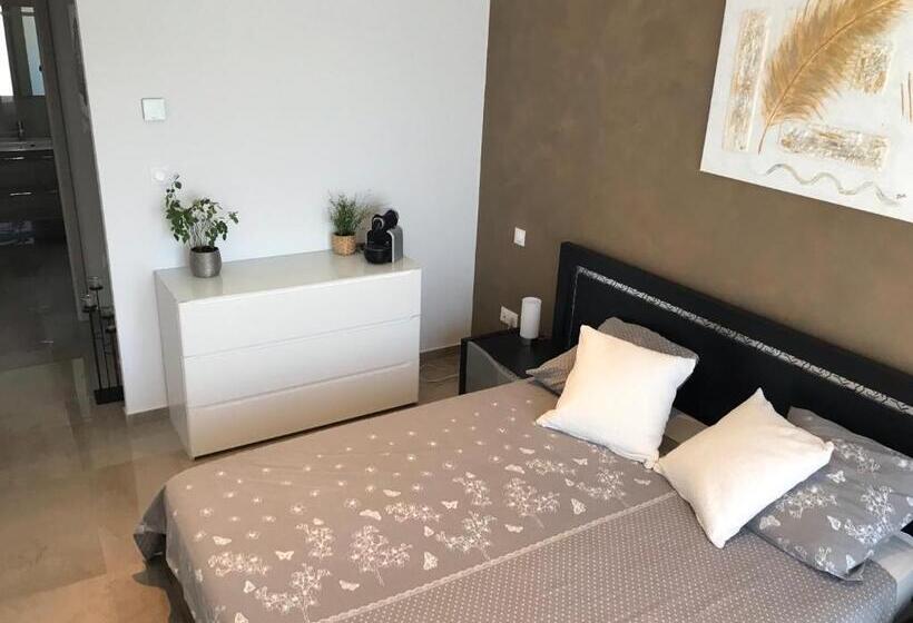 غرفة قياسية مزوَّدة بتراس, Maison Lilomel