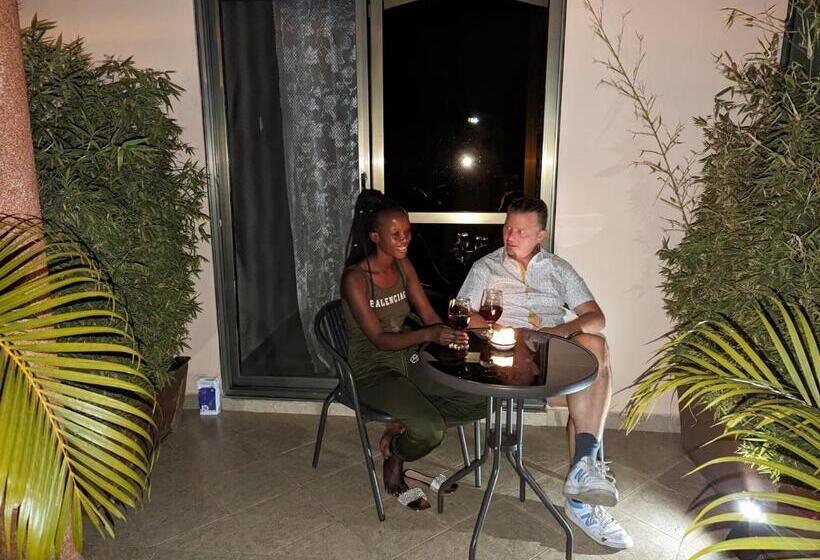 اتاق استاندارد با بالکن, Oslo Gardens Bed & Breakfast