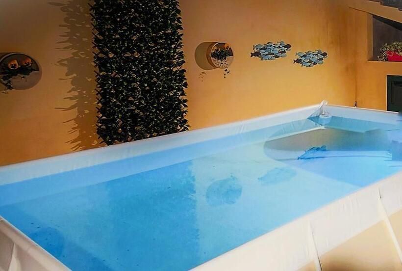 וילה עם חדר שינה אחד ובריכת שחיה, Borgo Nuovo Housing