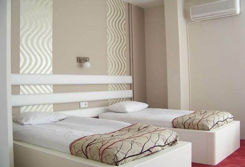 غرفة قياسية, Corum Buyuk Otel