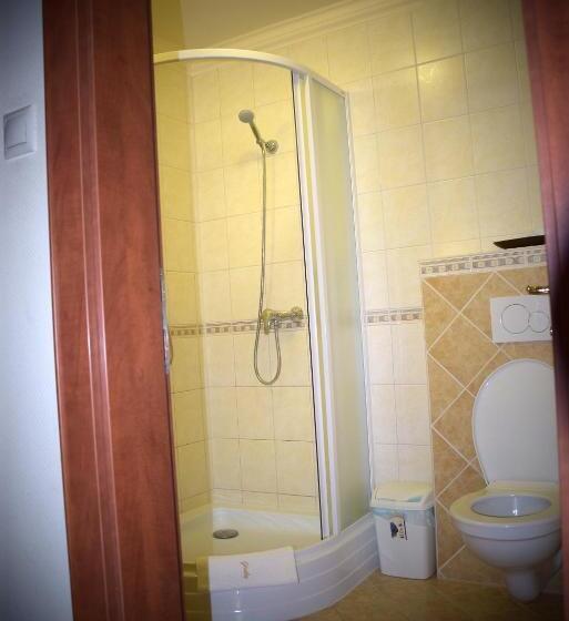 غرفة قياسية ثلاثية, Geréby Kúria Hotel és Lovasudvar