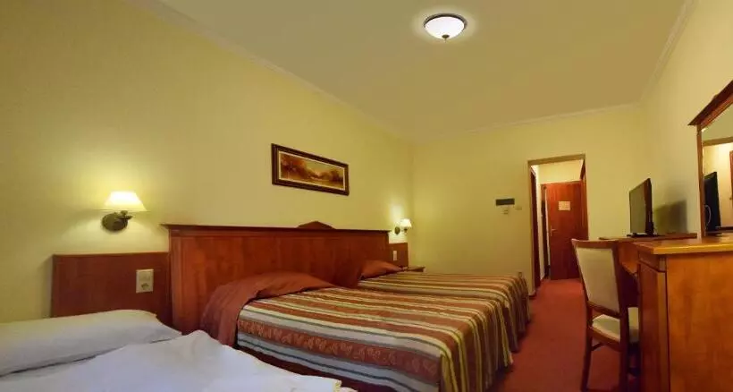 スタンダードトリプルルーム, Geréby Kúria Hotel és Lovasudvar