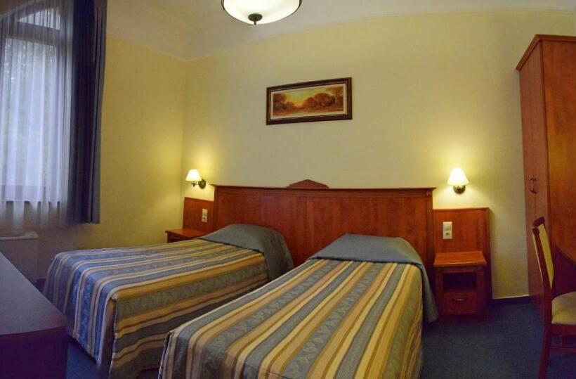 غرفة قياسية رباعية, Geréby Kúria Hotel és Lovasudvar