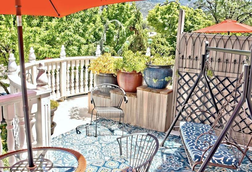 Номер Стандарт, Big Yellow Inn