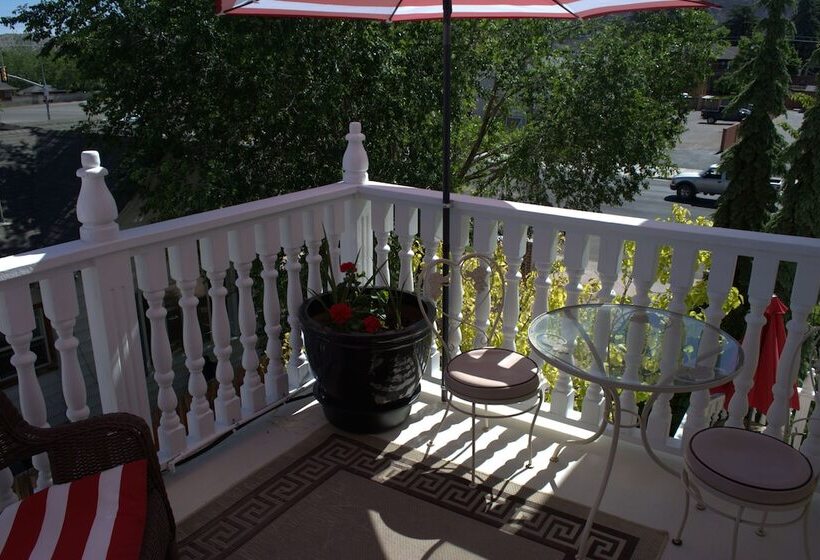 Номер Стандарт, Big Yellow Inn