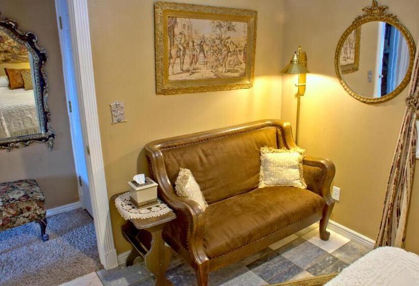 Люкс, Big Yellow Inn