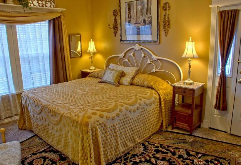 Люкс, Big Yellow Inn