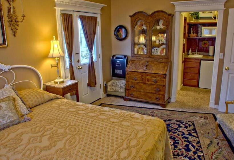 Люкс, Big Yellow Inn