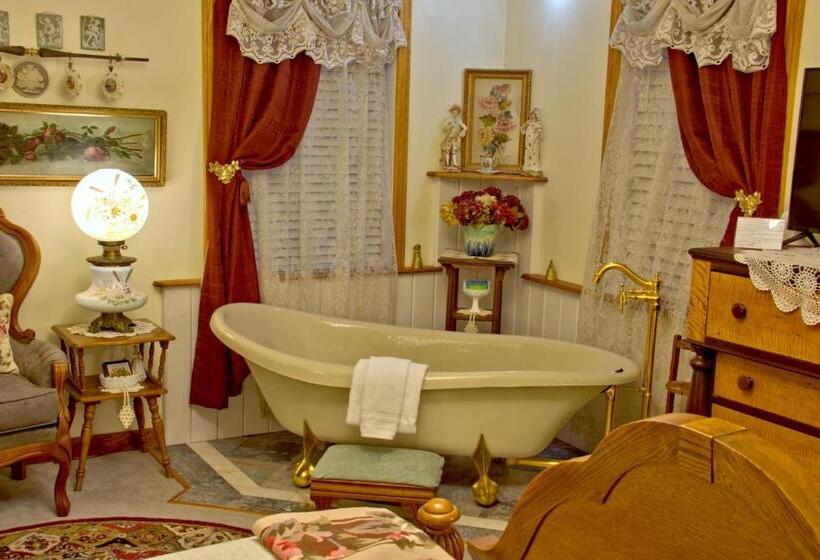 Номер Стандарт с Балконом, Big Yellow Inn