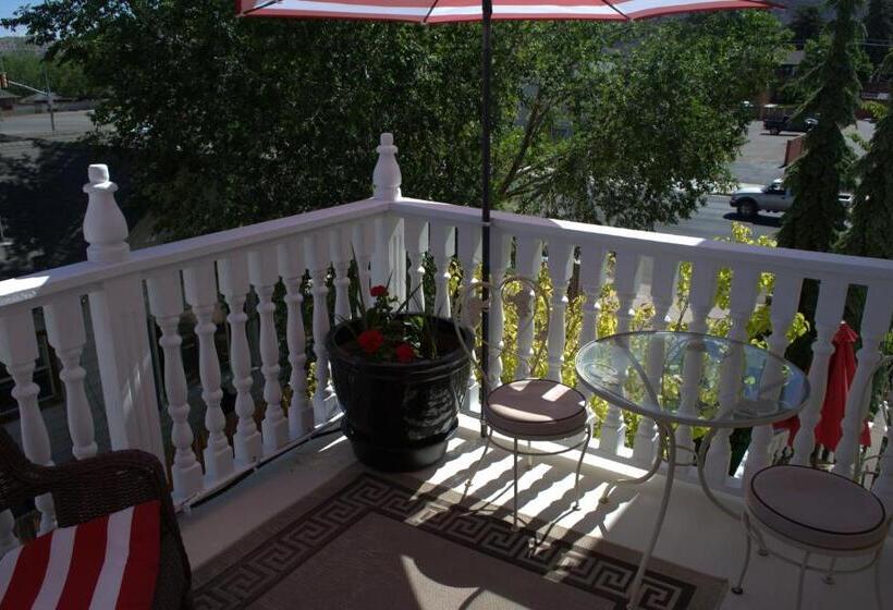 Номер Deluxe с Балконом, Big Yellow Inn