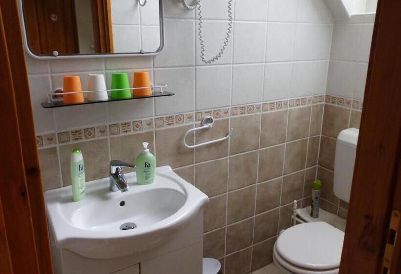 شقة غرفة واحدة, élet Es Energia Egészségjavító Szalon