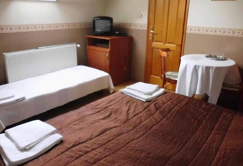 غرفة قياسية ثلاثية, élet Es Energia Egészségjavító Szalon