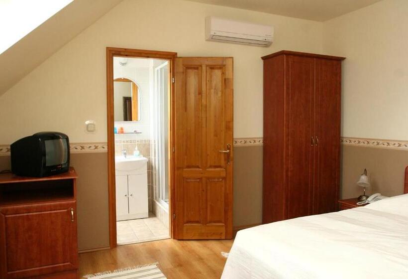 غرفة قياسية ثلاثية, élet Es Energia Egészségjavító Szalon